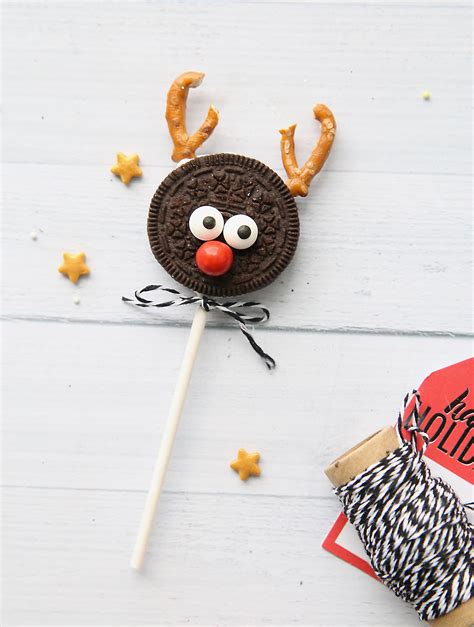 Easy + adorable Christmas Oreo pops to make with your kids - It's Always Autumn