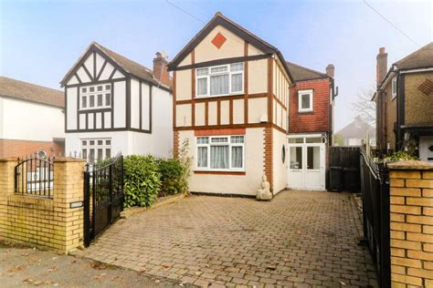 3 bedroom detached house for sale in Coulsdon Road, Coulsdon, CR5