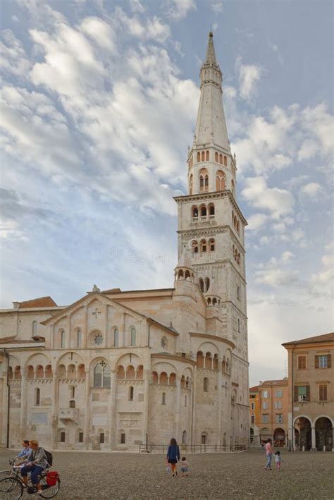 Modena, Italy: Square and Cathedral in Modena Editorial Photography ...