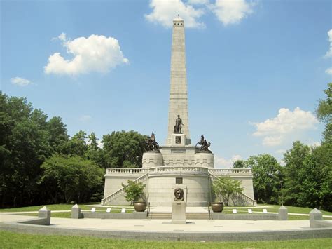 12 Historic Landmarks Everyone Should Visit In Illinois