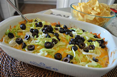 Baked taco dip with shredded lettuce and black olives on top. | Easy ...