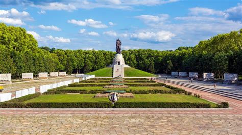 Treptower Park – Park Review | Condé Nast Traveler