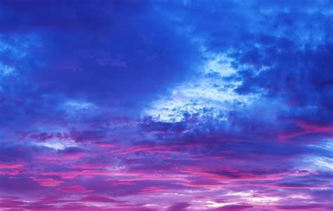 Free Photo | Sky with purple clouds at sunset