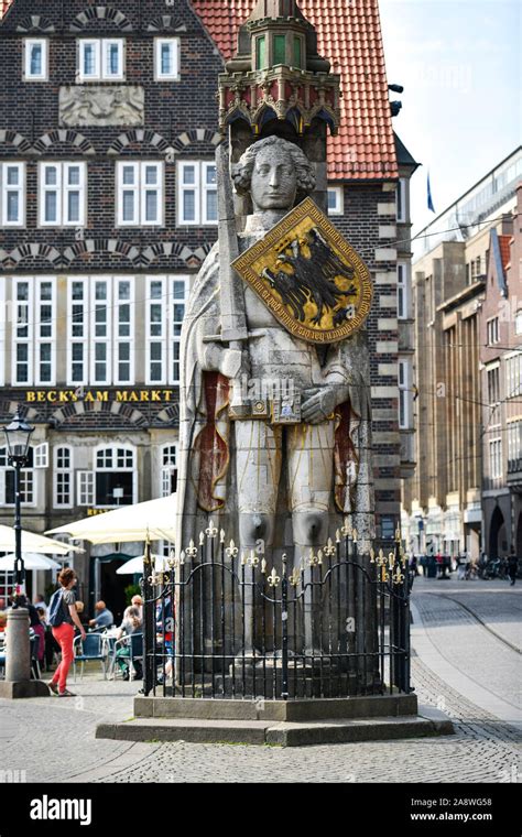 Roland Statue, Marktplatz, Bremen, Deutschland Stock Photo - Alamy