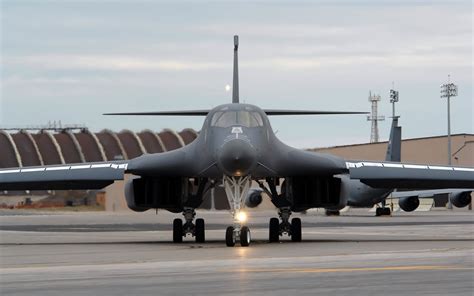 Eko Triyanggono: B-1 Lancer Bomber