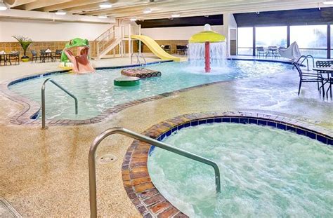 3 Best Waterpark Hotels in Omaha, NE (for 2024)