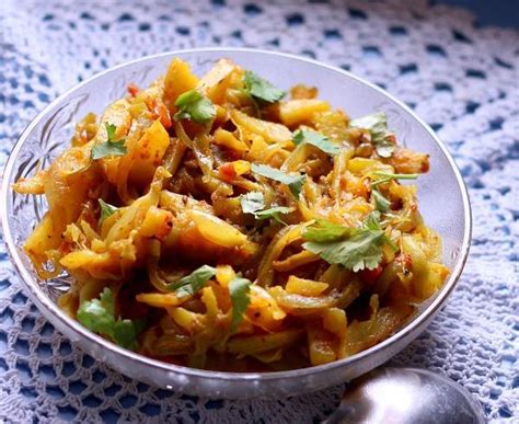 Aloo Parval Sabzi, Recipe of Aloo Parval Dry Sabji - WeRecipes