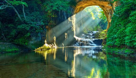 So beautiful and unreal. Morning rays of sunlight flow through the cave and reflect on the water ...