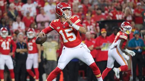 Patrick Mahomes on Chiefs WR production: 'If I start playing better, everybody will start ...