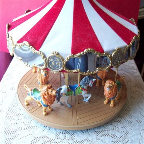 Hallmark Carousel Ride 2004 Music Lights Display w Six Majestic Lions ...