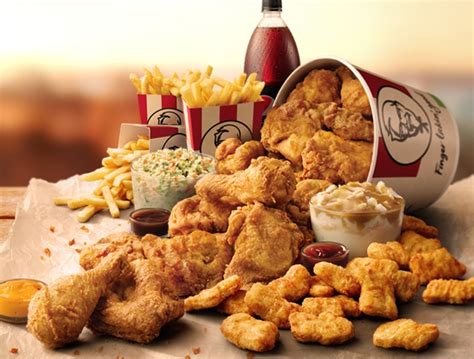 NEWS: KFC Giant Feast (15 Pieces Chicken, 18 Nuggets, 3 Large Chips ...