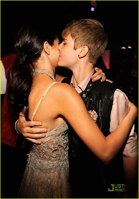 Selena Gomez & Justin Bieber: Teen Choice Awards Kiss! - Justin Bieber ...