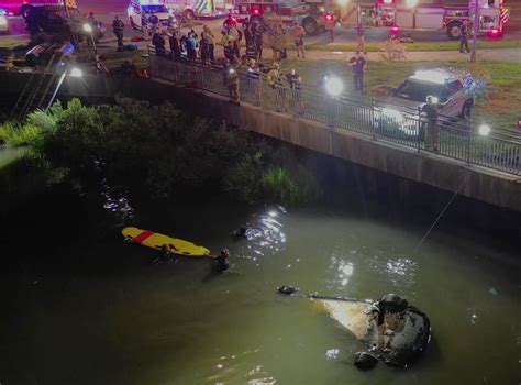 Car plunges into water in Virginia Beach; 1 extracted | WAVY.com