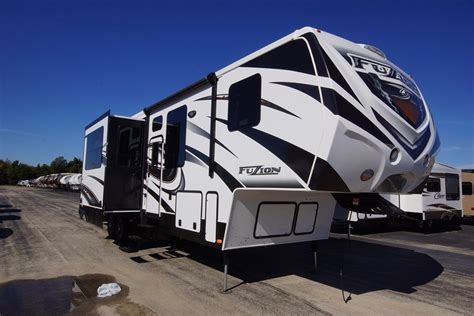 2014 Fuzion 371 - Lakeshore RV | Toy hauler camper, Fifth wheel campers, Camping trailer