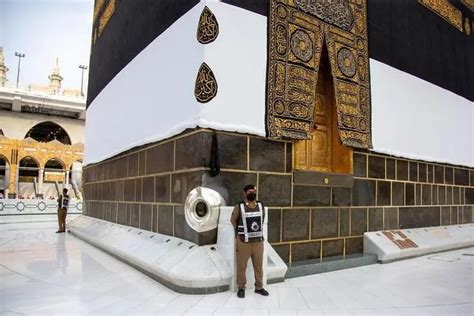 Black Stone and Grand Mosque in Makkah upkeep under ‘expert control’