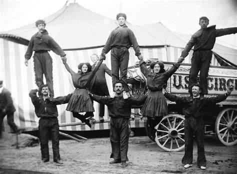 23 Extraordinary Photos of Circus Performers in Strabane, 1910-11 - Flashbak