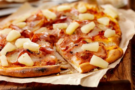 Pizza Makers Chefs Pineapple Pizza Debate | The Daily Dish