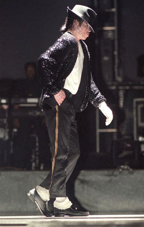 Michael Jackson's Moonwalk 30 Years Old | Michael jackson dance ...