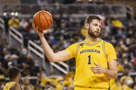 Hunter Dickinson named Michigan men’s basketball team MVP - mlive.com