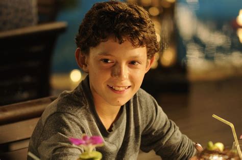 Tom Holland as Lucas Bennett in The Impossible (2012) | Tom holland ...