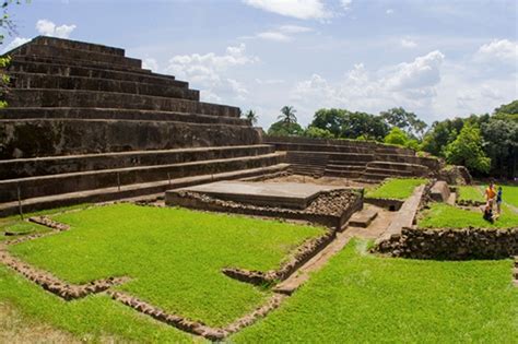 Mayan Temples Tour & Juayua waterfalls - La Libertad | Project Expedition