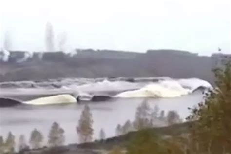 Watch terrifying moment powerful landslide triggers giant tsunami wave - Irish Mirror Online