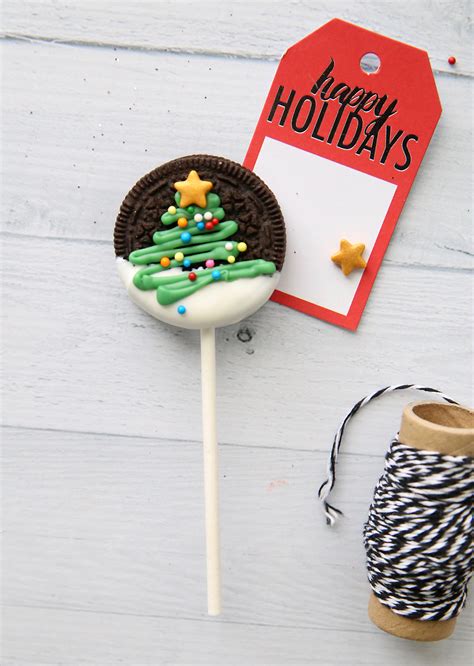 Easy + adorable Christmas Oreo pops to make with your kids - It's Always Autumn