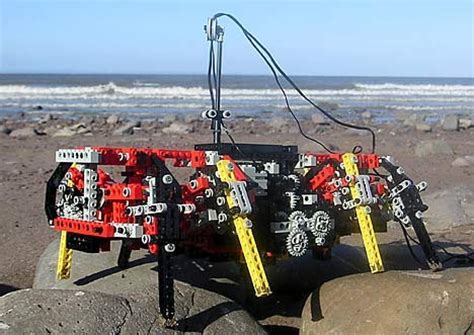 Robotic Crab made from Lego | Ubergizmo