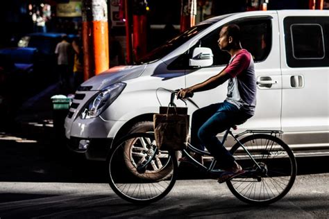 Street Photography in Manila - Brendan van Son Photography