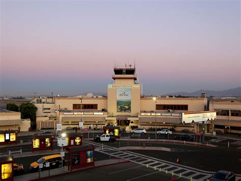 Hollywood Burbank Airport (BUR) | Discover Los Angeles