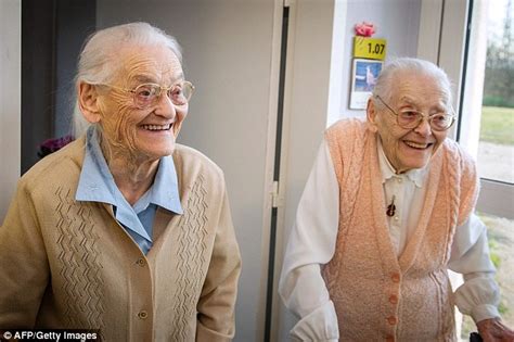 World's oldest twins born prematurely in 1912 celebrate 104th birthday | Daily Mail Online