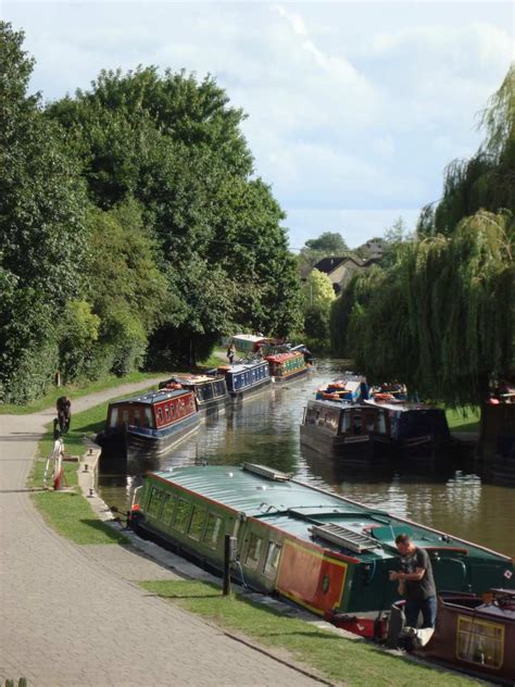 Kennet and Avon Canal Walk — Contours Walking Holidays