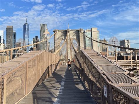 Walk the Brooklyn Bridge - MomTrends