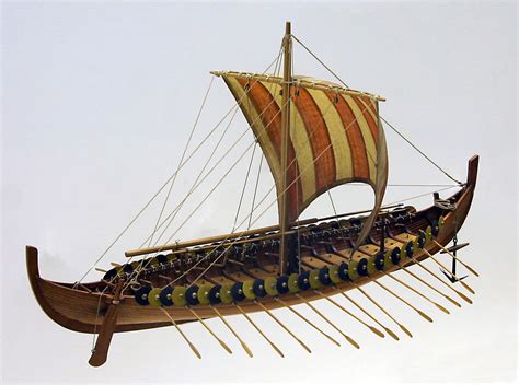 File:Gokstad-ship-model.jpg - Wikimedia Commons