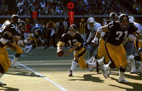 Rare Photos from the 1975 NFL Season - Sports Illustrated | Nfl season, Steelers, Nfl