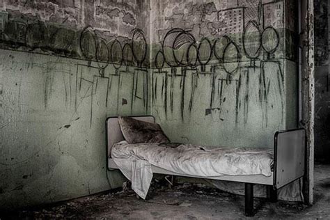 These 31 Disturbing Asylum Photos From The Past Will Give You The ...