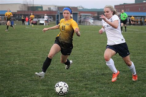 Girls soccer defeats the Blue Valley Tigers – Mill Valley News