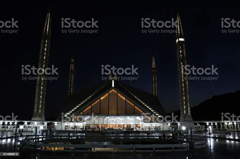 Beautiful Night View Of Shah Faisal Mosque Islamabad Pakistan Stock Photo - Download Image Now ...