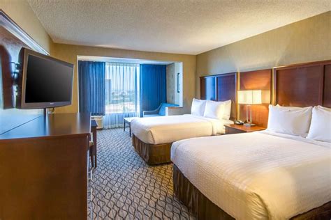 Clarion Hotel Anaheim Resort | Secure Your Hotel, Self-Catering, or Bed ...