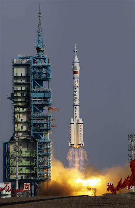 China's Shenzhou 9 Spacecraft: Astronauts Successfully Complete First ...