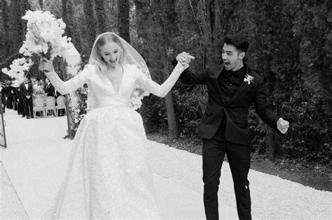 Sophie Turner, Joe Jonas share never-before-seen wedding photos