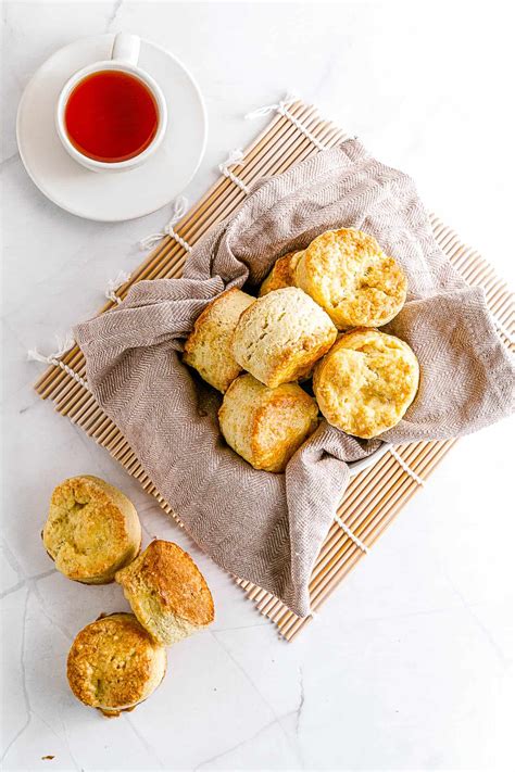 Easy Biscuit Recipe without Baking Powder (Homemade Biscuits!)