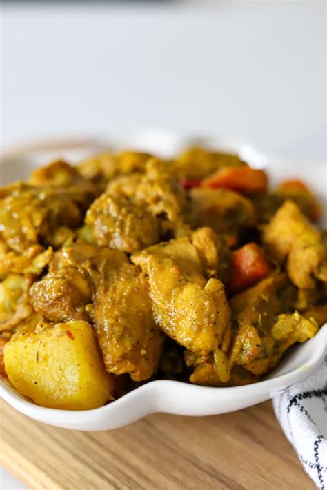 Jamaican Curry Chicken - The Seasoned Skillet