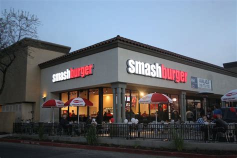 Smashburger delivers a spin on the classic burger – The Connection