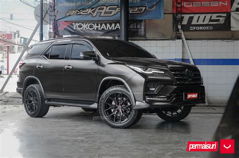 TOYOTA FORTUNER - HYBRID FORGED SERIES: HF6-4 - Vossen Wheels