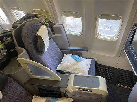 Review: United Airlines 757-200 Business Class - Live and Let's Fly