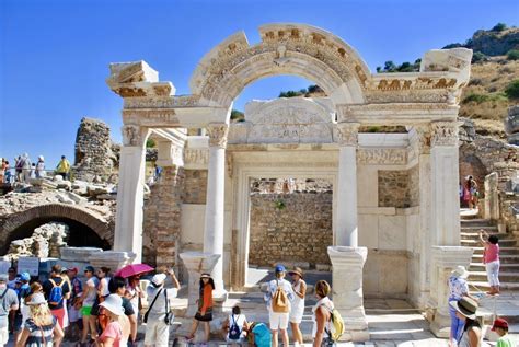 Ephesus Ancient Ruins :: 5 Reasons to Visit - Louise's travel blog | Ancient ruins, Ephesus, Ruins