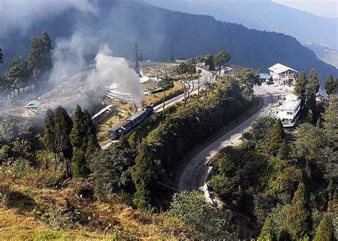 Batasia Loop Darjeeling | Homestay, Timings, Entry Fees - Holidify