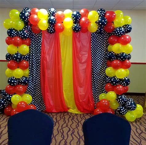 Mickey mouse balloon arch - rekaschool