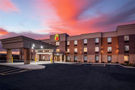 Super 8 by Wyndham St. Louis North | Saint Louis, MO Hotels